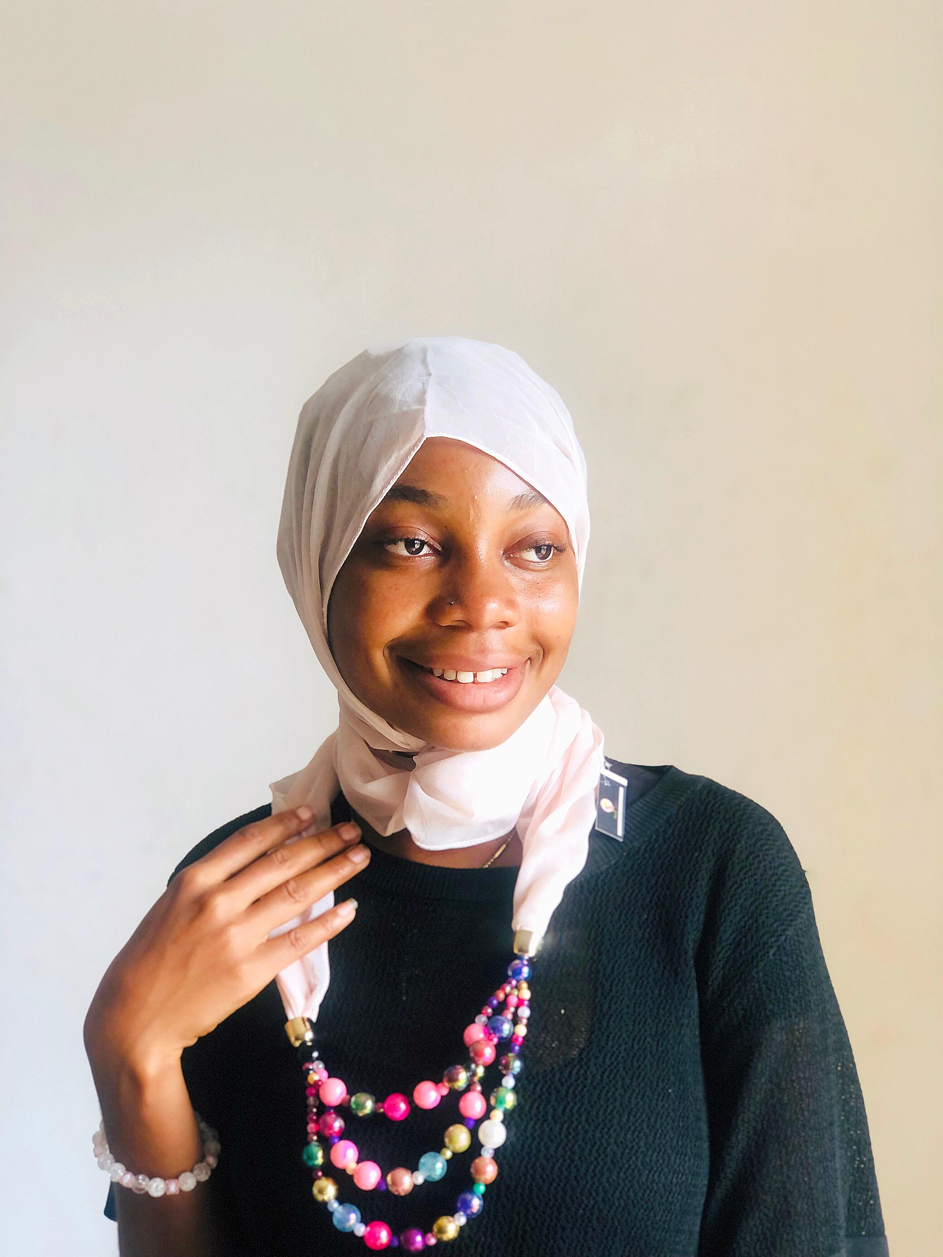 COLORED NECKLACE SCARF